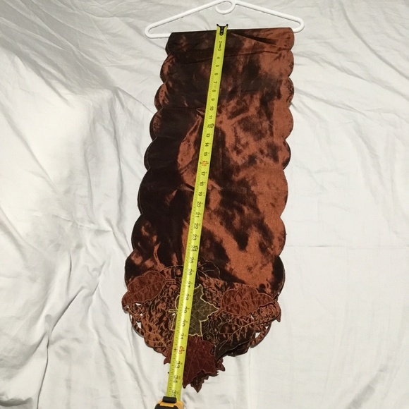 Beautiful Autumnal Table Runner 70in (178 cm) - Picture 7 of 9